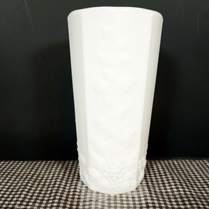 1 Grapevine White MILK GLASS Tea Glass, WEST MORELAND Cottage County Farmhouse